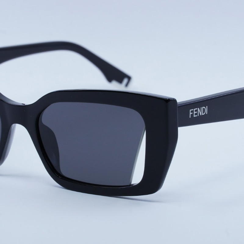 Fendi FE40032I Cat Eye  Sunglasses